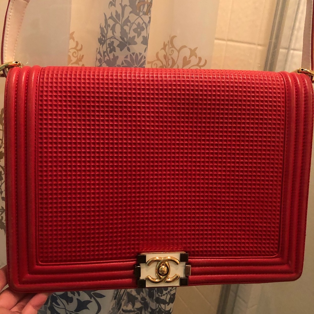 AUTHENTIC RED CHANEL CROSSBODY BAG